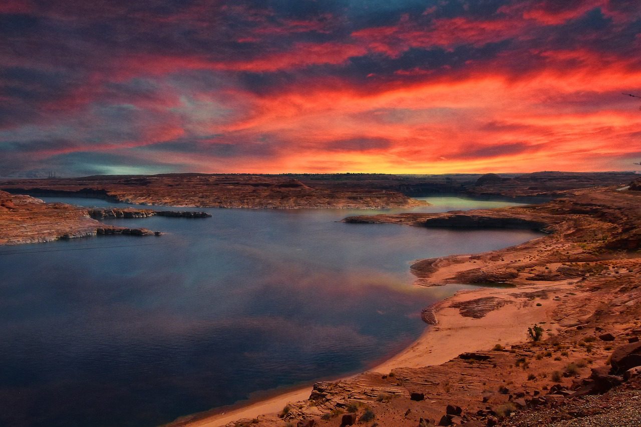 A picture of Lake Powell at sunset.