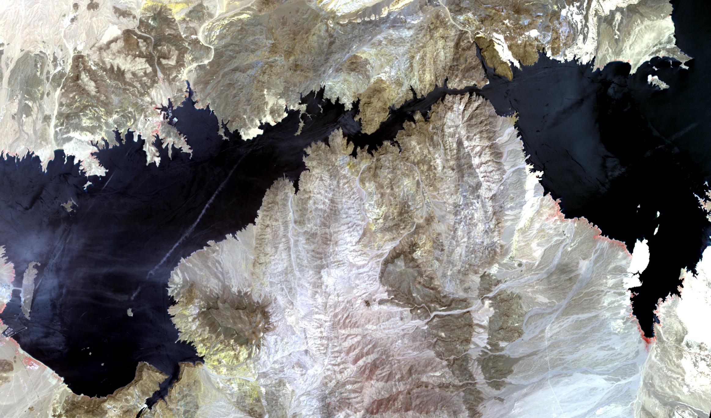 Satellite image of Lake Mead showing drop in water levels