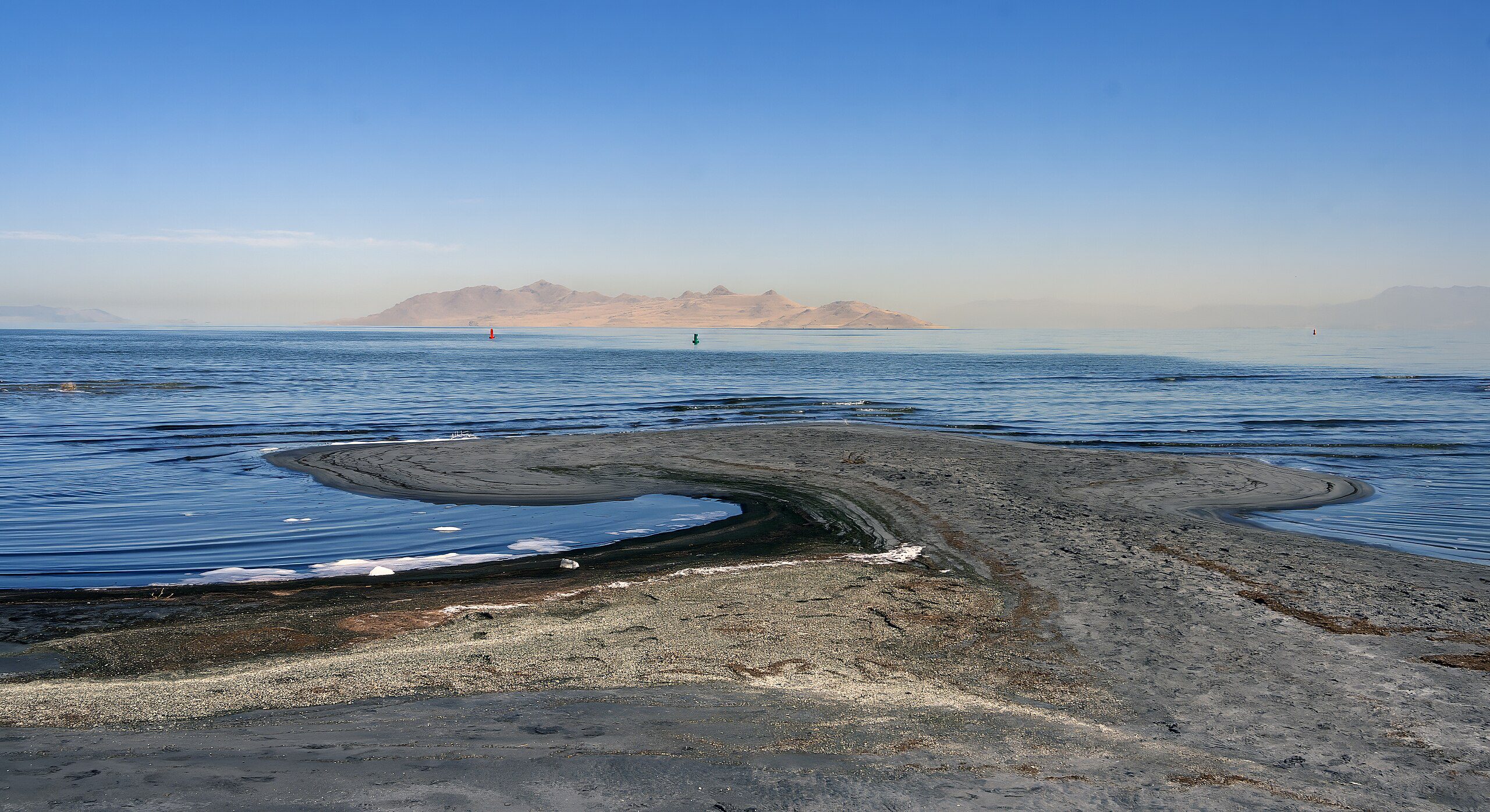 Utah’s H.B. 446 updates mineral tax rules, enhances lake management, and expands the Great Salt Lake Commissioner's role in conservation efforts.