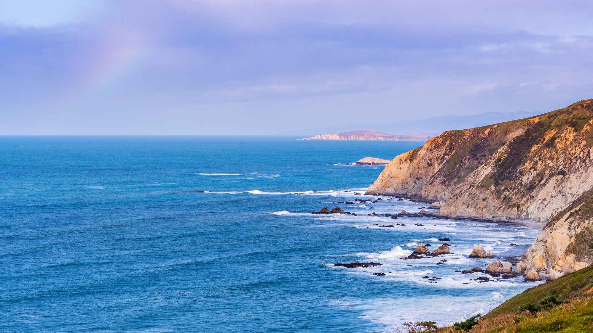 The Pacific Ocean, California shoreline (licensed content)