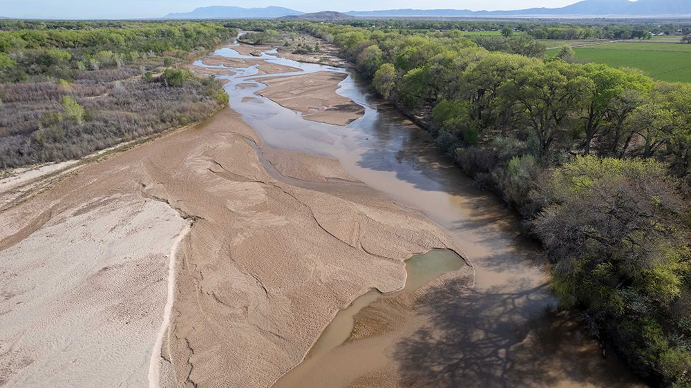 The Rio Grande with less water in April 2026